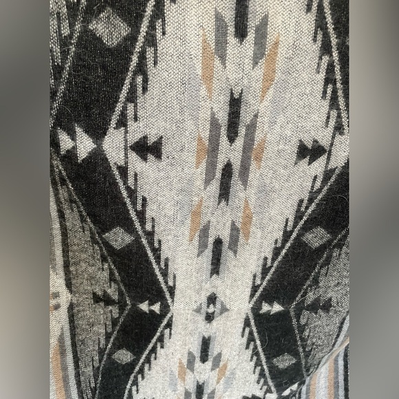 Unbranded open size black & gray southwestern pattern fringe cape poncho shawl - Picture 2 of 4
